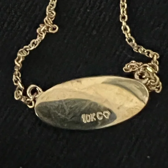 Elegant Gold Necklace - Picture 3 of 3